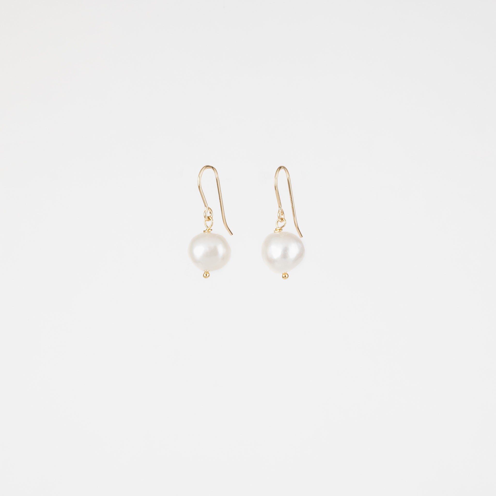 The Chloe - 10mm Freshwater Pearl Gold Earrings